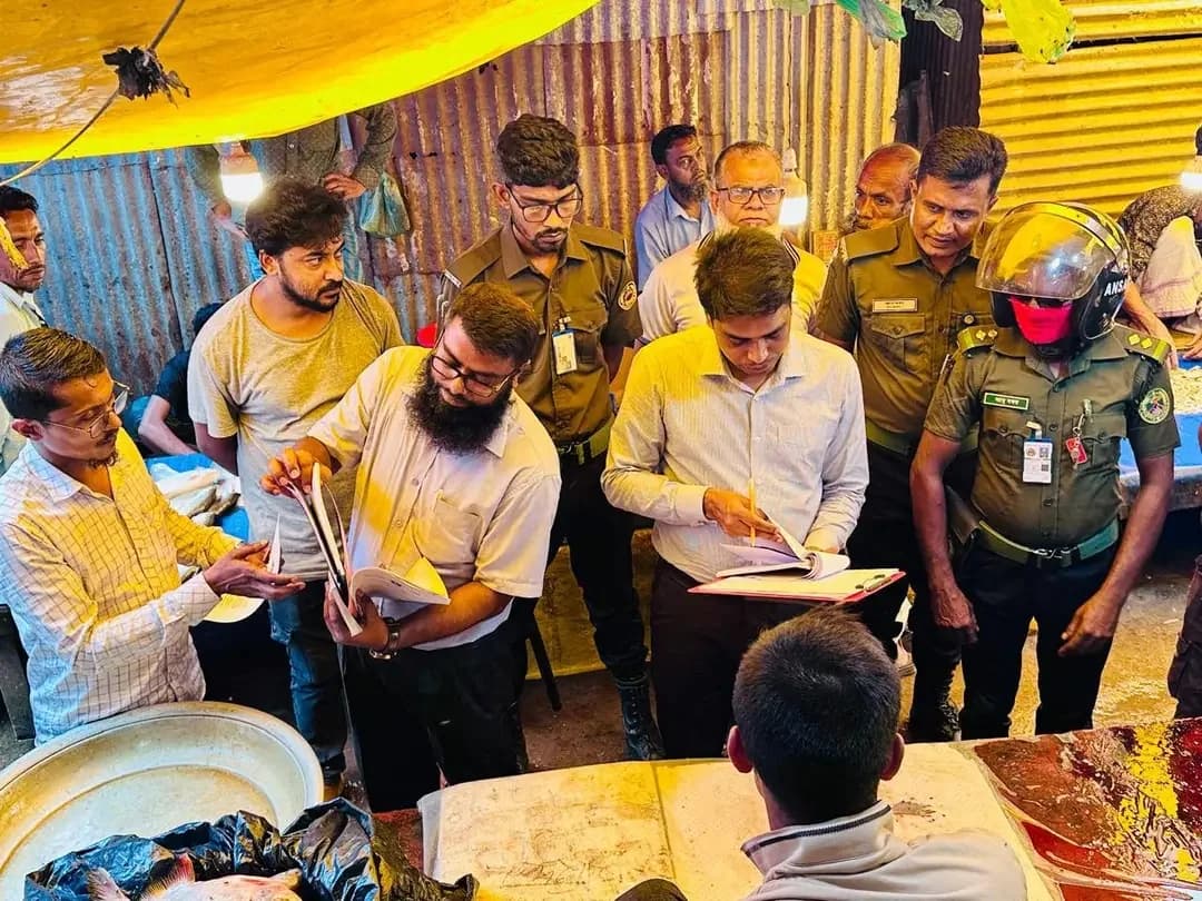 ফুলপুরে নিষিদ্ধ পিরানহা মাছ বিক্রির দায়ে ব্যবসায়ীকে ৫ হাজার
