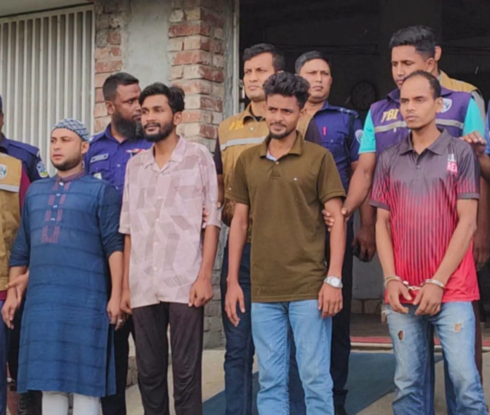 ময়মনসিংহে ঘরে ঢুকে ভাড়াটিয়া হত্যা: বাড়িওয়ালার চার ছেলে গ্রেপ্তার, পিবিআই বলছে দায় স্বীকার