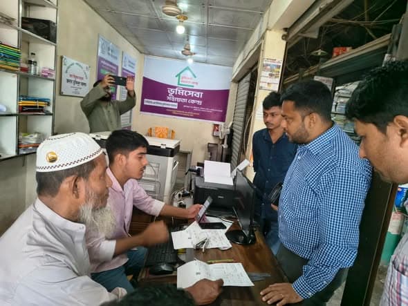 তারাকান্দায় ভূমি সেবা সহায়তা কেন্দ্র (LSFC) পরিদর্শন: সরকার নির্ধারিত ফিতে ভূমিসেবা নিশ্চিতকরণে মতবিনিময়