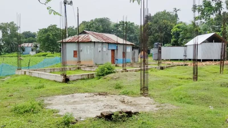 হিজড়া জনগোষ্ঠীর উদ্যোগে মসজিদ, অর্থাভাবে থমকে আছে নির্মাণকাজ